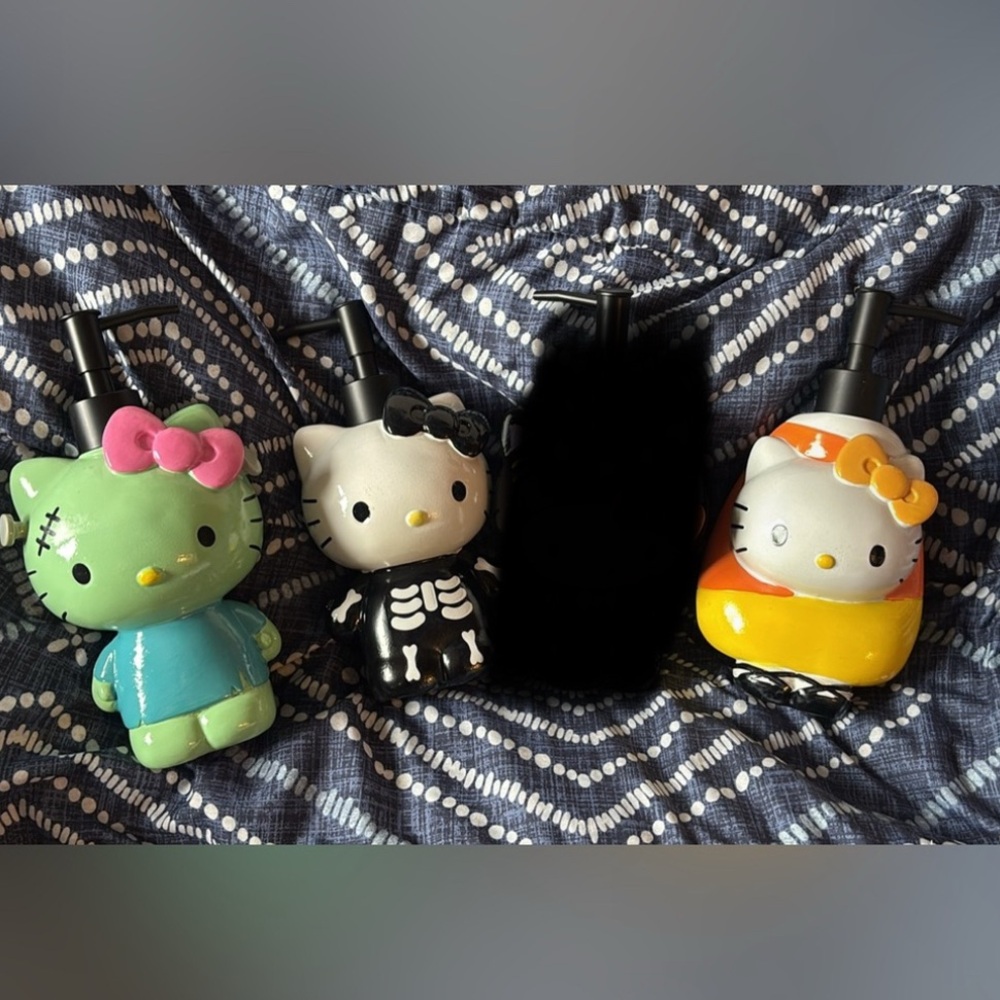 Hello Kitty Halloween Soap Dispenser bundle (3)